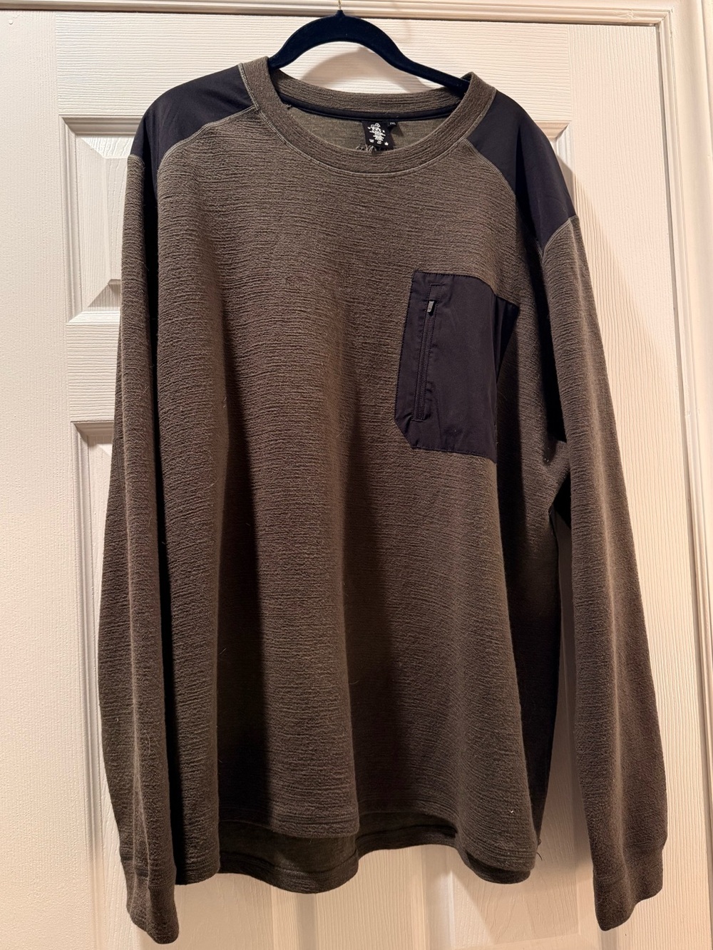Men's Crewneck Sweater with Contrast Pocket - Olive